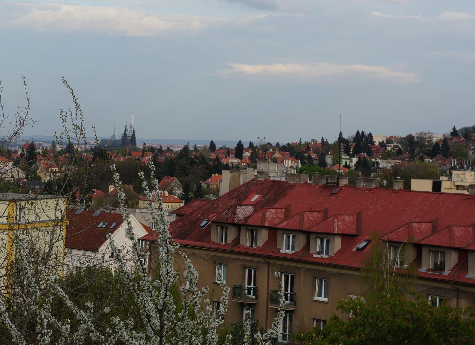 Jana's Wow Apt, 2br, Metro Next Door, Near The Airport Прага