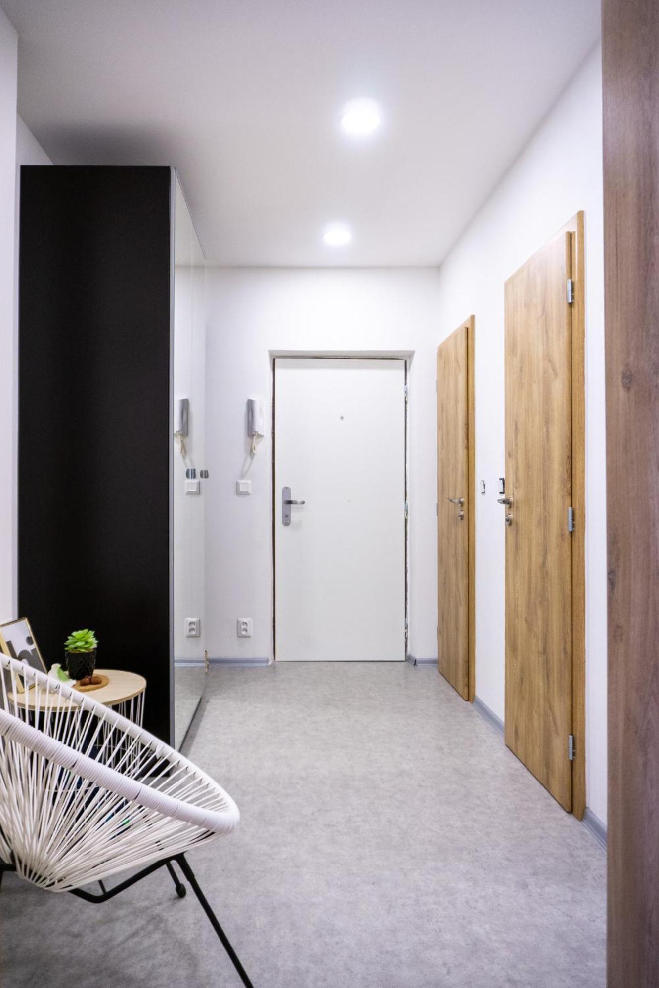 Апартаменты Jana's Wow Apt, 2br, Metro Next Door, Near The Airport Прага